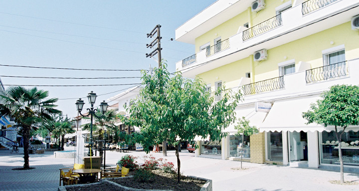 Θέα στον πεζόδρομο της Καλλιθέας 
View to Kallithea's sidewalks